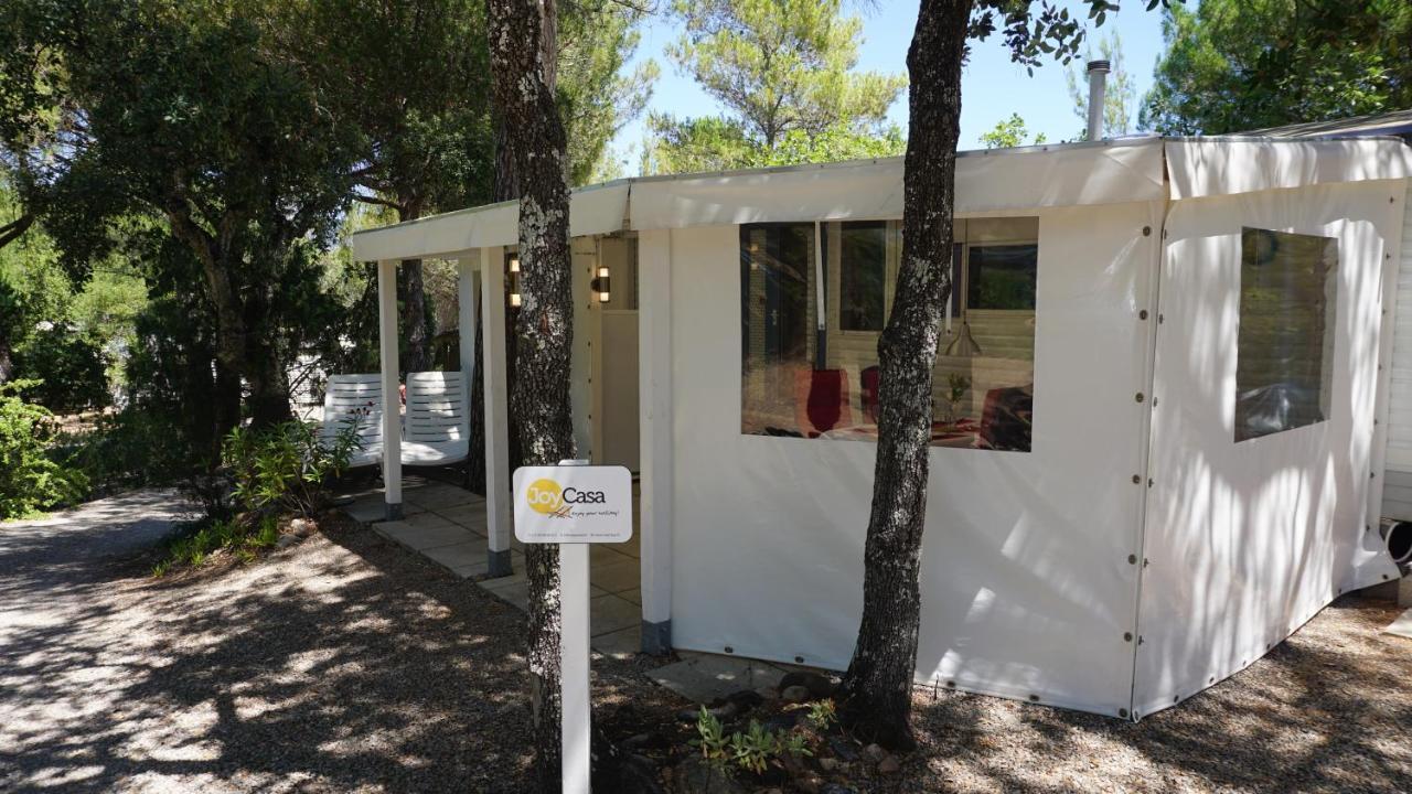 Chalets Met Buitenkeuken Op Camping Lei Suves - Joycasa Roquebrune-sur Argens Exteriér fotografie