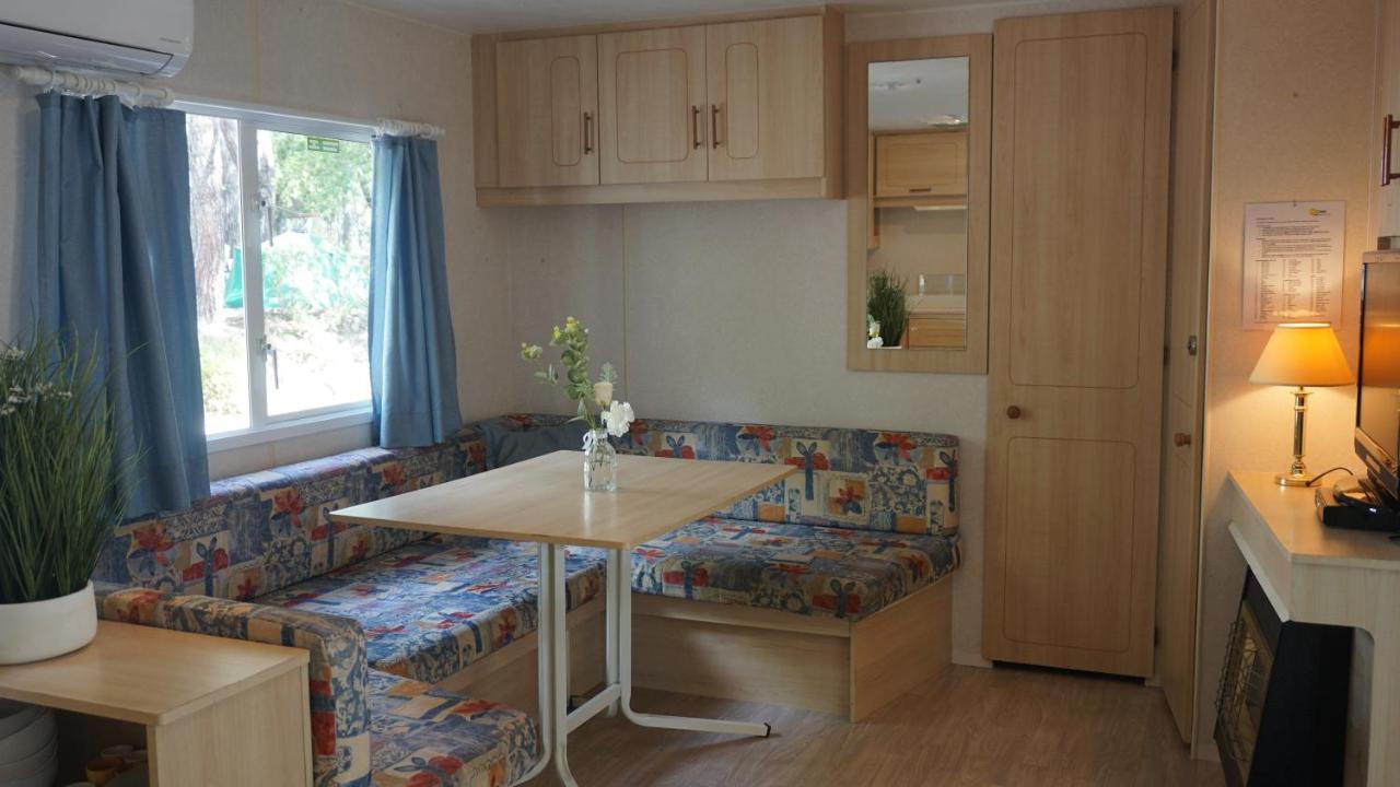 Chalets Met Buitenkeuken Op Camping Lei Suves - Joycasa Roquebrune-sur Argens Exteriér fotografie