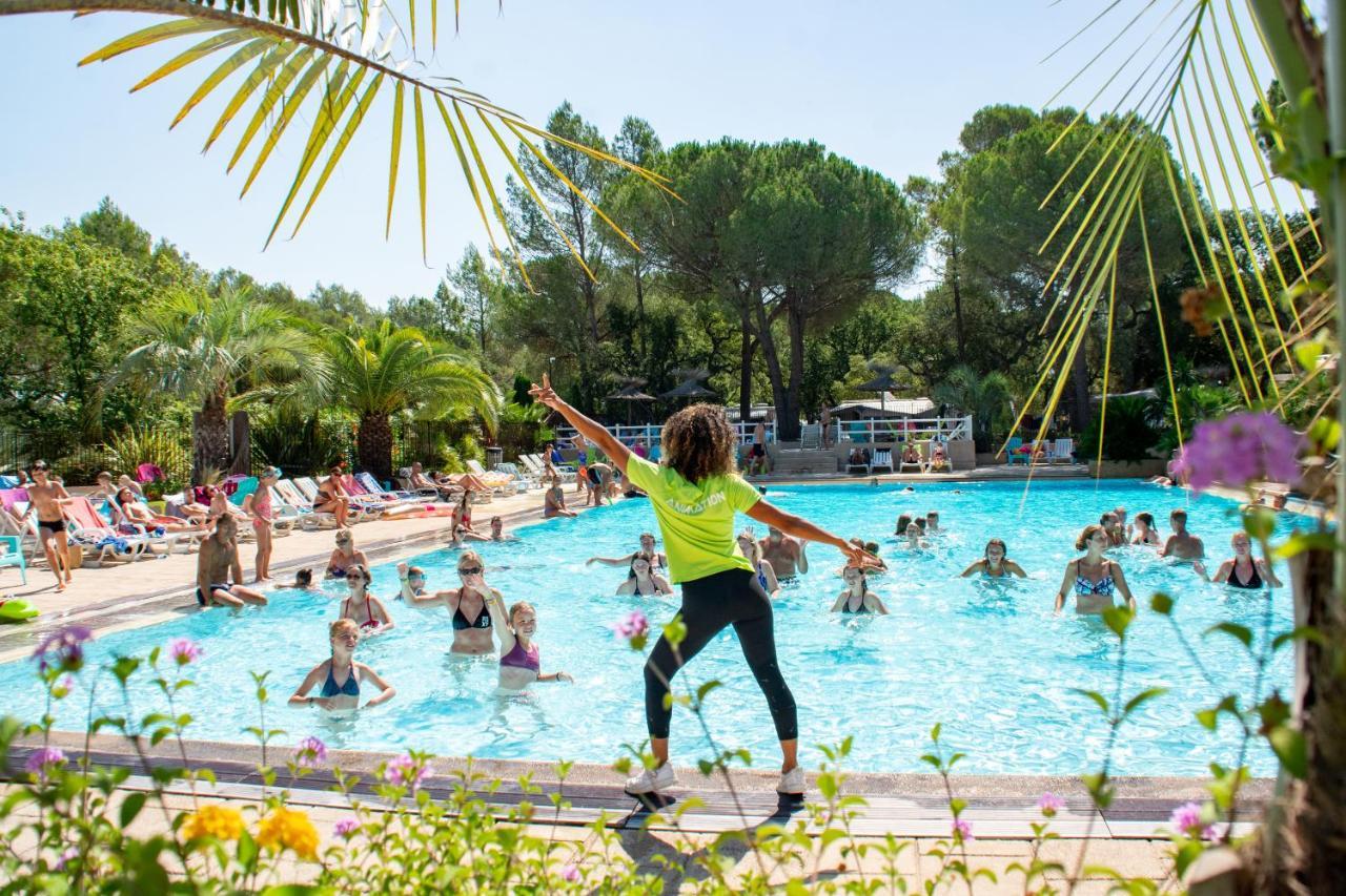 Chalets Met Buitenkeuken Op Camping Lei Suves - Joycasa Roquebrune-sur Argens Exteriér fotografie