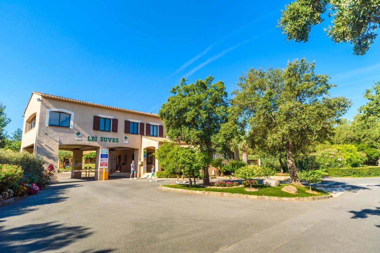 Chalets Met Buitenkeuken Op Camping Lei Suves - Joycasa Roquebrune-sur Argens Exteriér fotografie