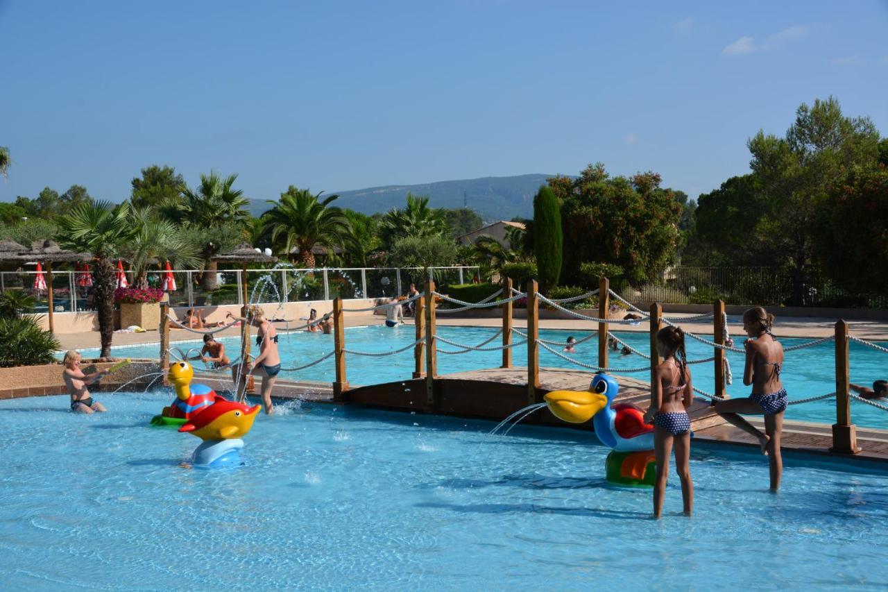 Chalets Met Buitenkeuken Op Camping Lei Suves - Joycasa Roquebrune-sur Argens Exteriér fotografie