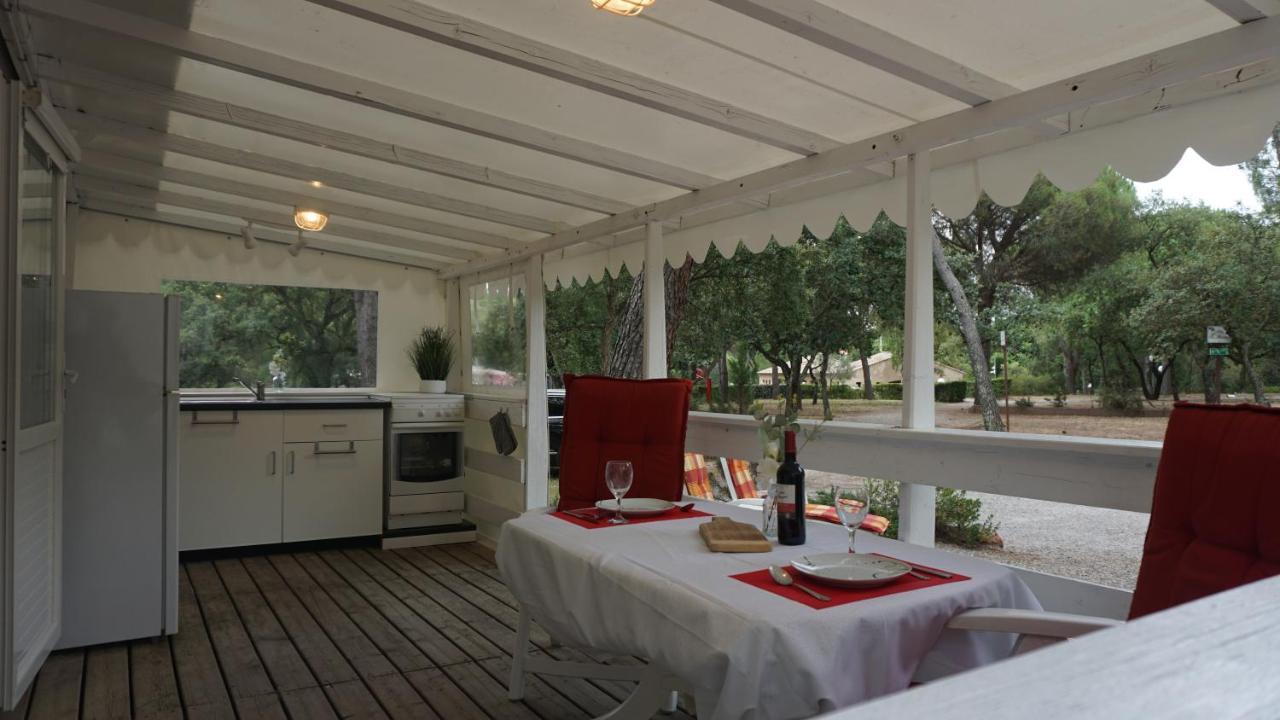 Chalets Met Buitenkeuken Op Camping Lei Suves - Joycasa Roquebrune-sur Argens Exteriér fotografie
