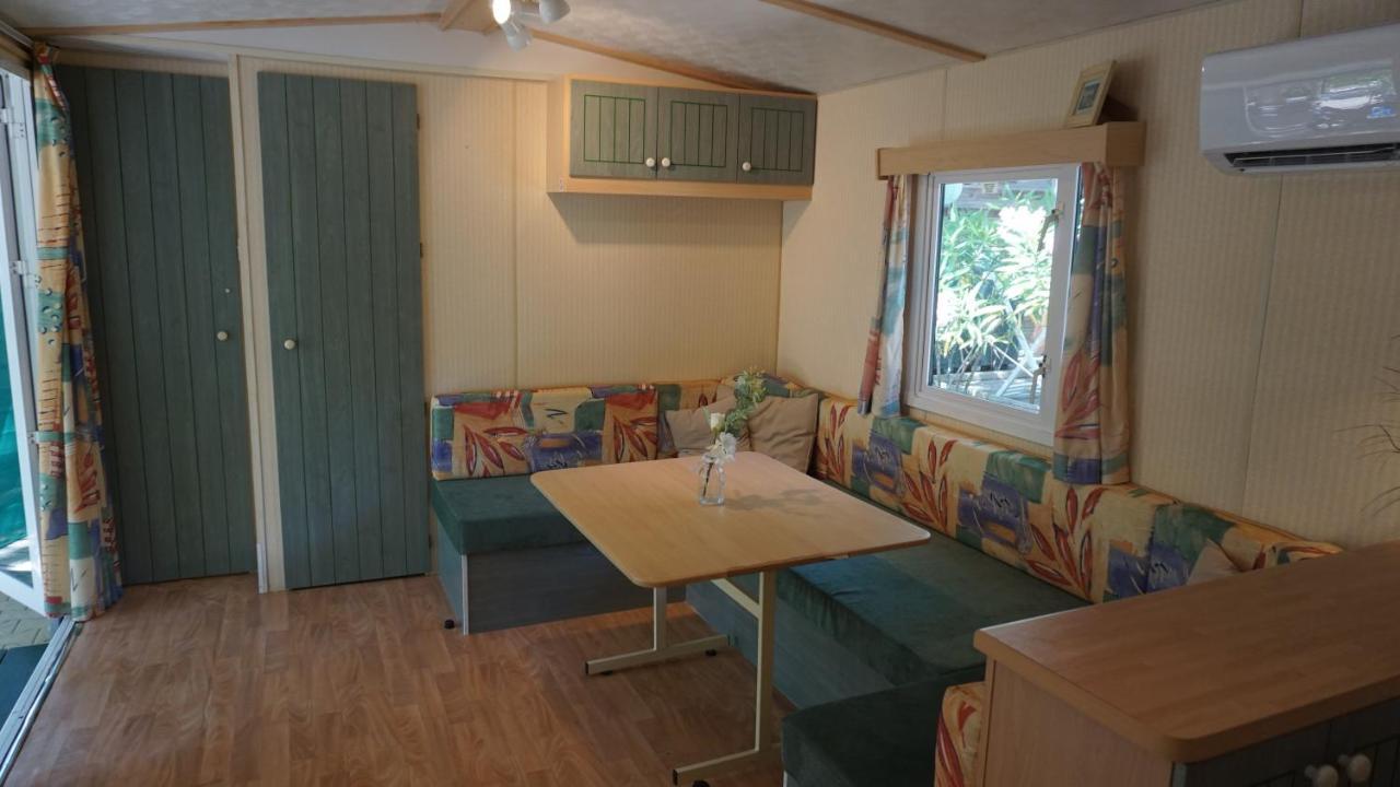 Chalets Met Buitenkeuken Op Camping Lei Suves - Joycasa Roquebrune-sur Argens Exteriér fotografie