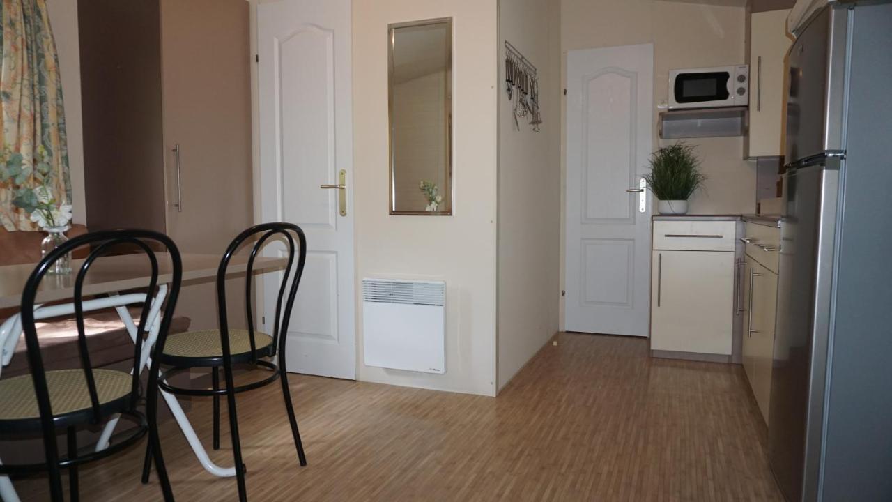 Chalets Met Buitenkeuken Op Camping Lei Suves - Joycasa Roquebrune-sur Argens Exteriér fotografie
