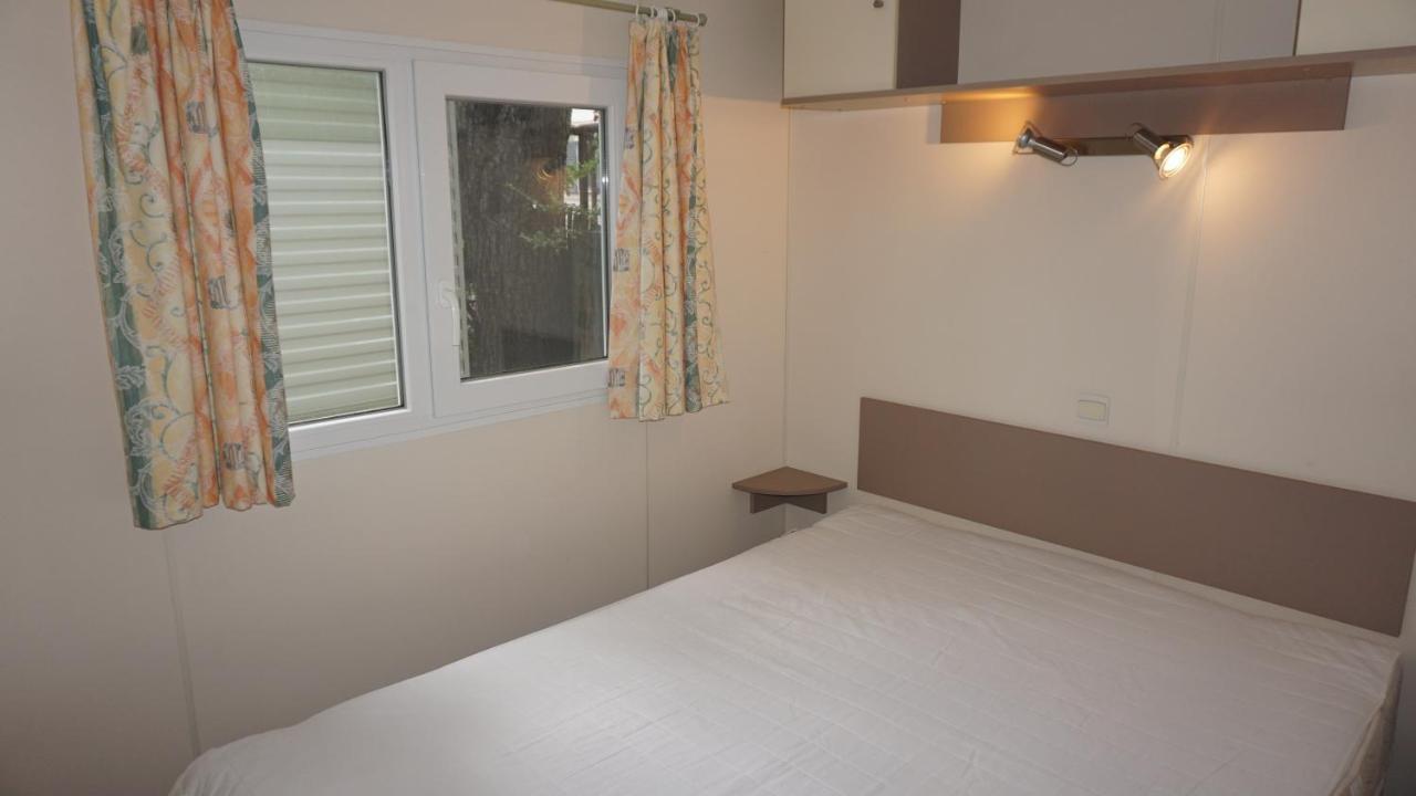 Chalets Met Buitenkeuken Op Camping Lei Suves - Joycasa Roquebrune-sur Argens Exteriér fotografie