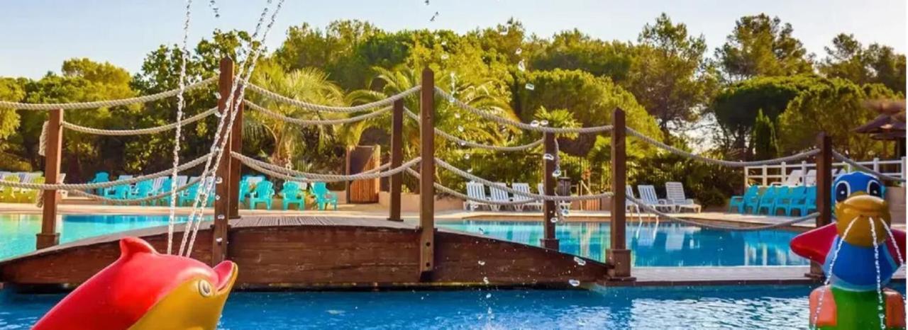 Chalets Met Buitenkeuken Op Camping Lei Suves - Joycasa Roquebrune-sur Argens Exteriér fotografie