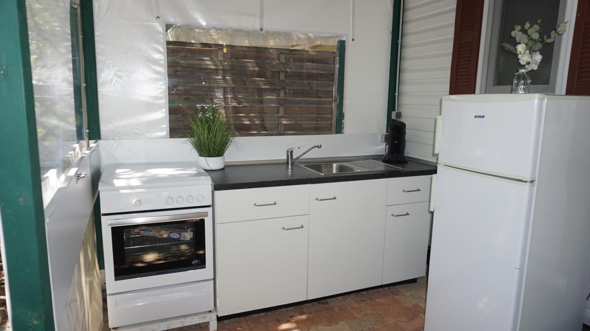 Chalets Met Buitenkeuken Op Camping Lei Suves - Joycasa Roquebrune-sur Argens Pokoj fotografie
