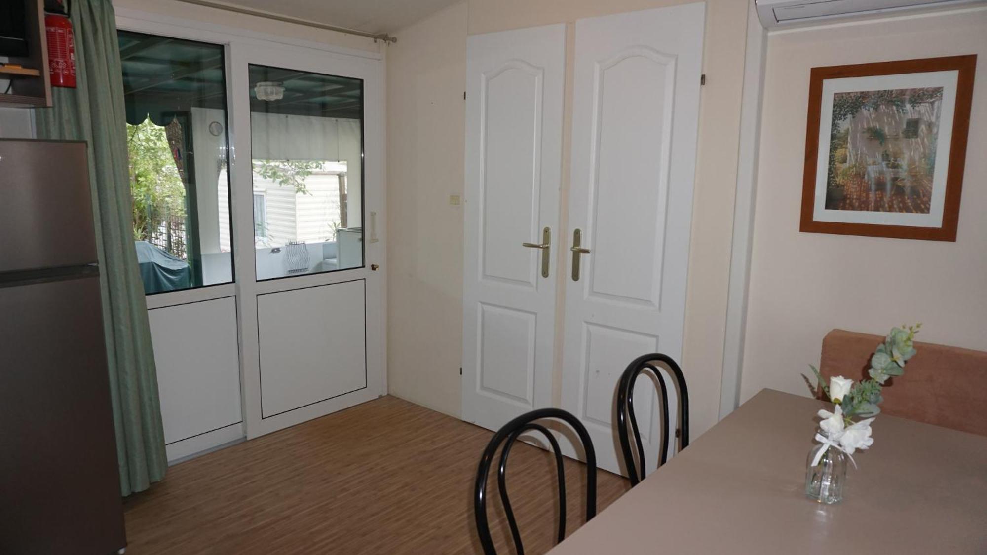 Chalets Met Buitenkeuken Op Camping Lei Suves - Joycasa Roquebrune-sur Argens Pokoj fotografie