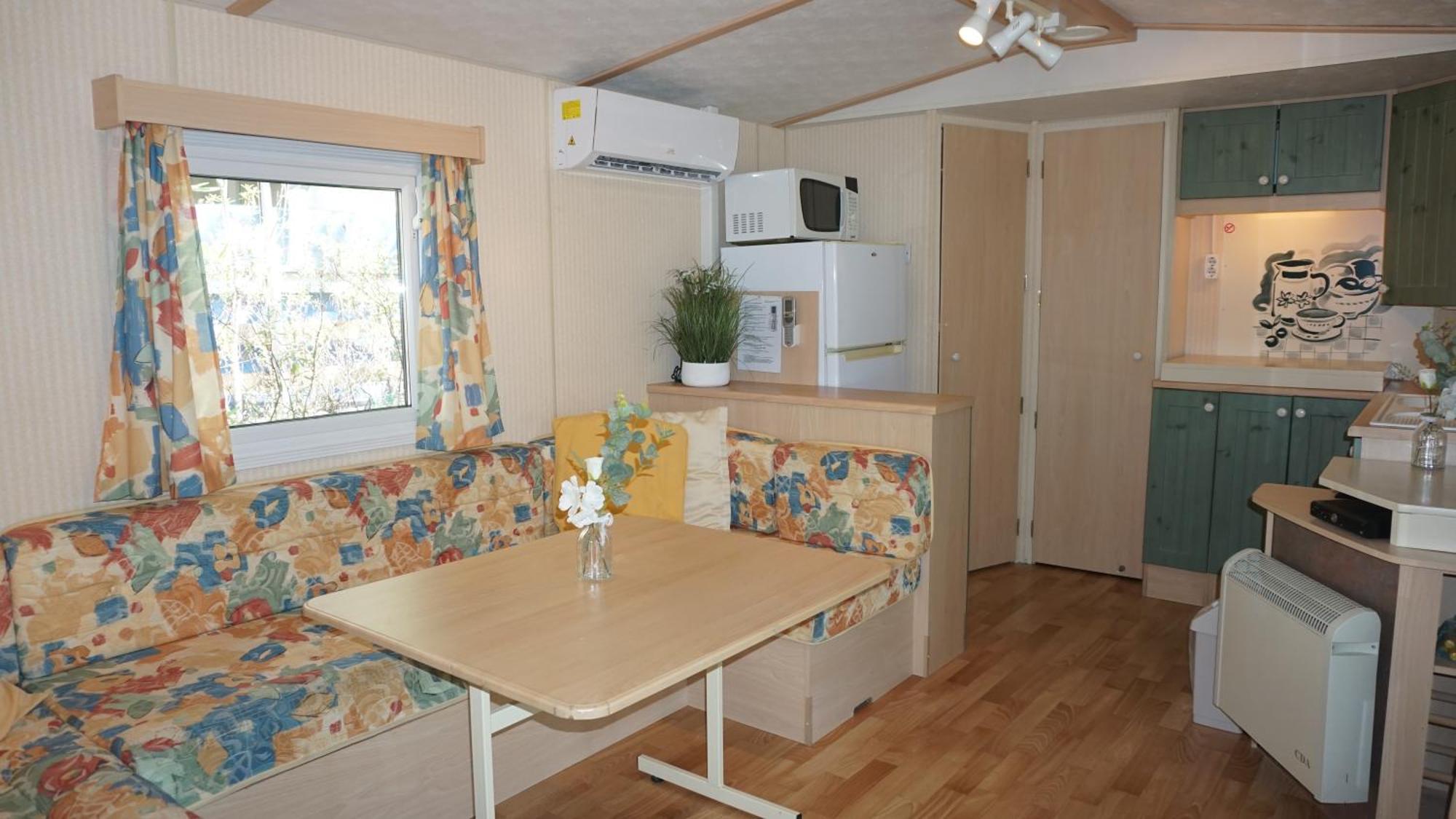 Chalets Met Buitenkeuken Op Camping Lei Suves - Joycasa Roquebrune-sur Argens Pokoj fotografie