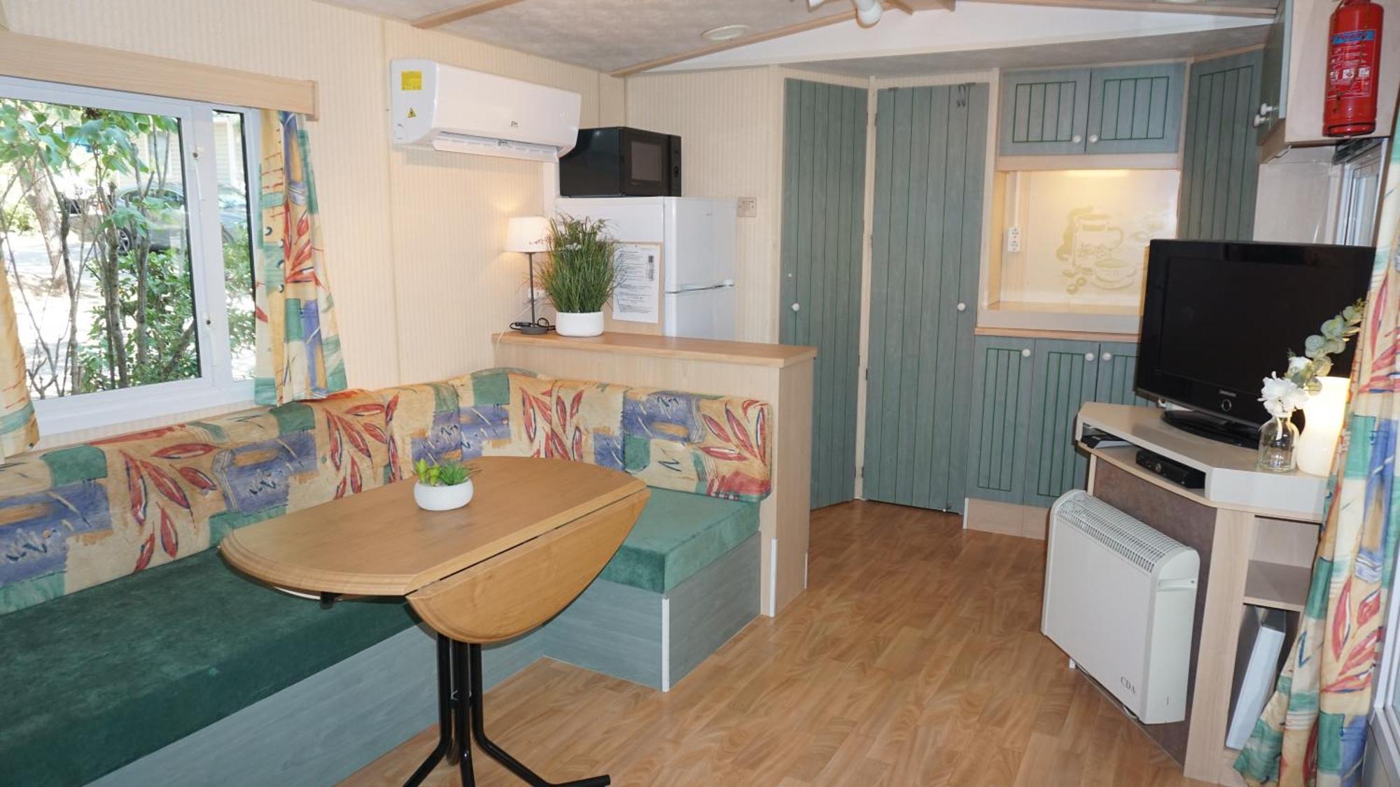 Chalets Met Buitenkeuken Op Camping Lei Suves - Joycasa Roquebrune-sur Argens Pokoj fotografie