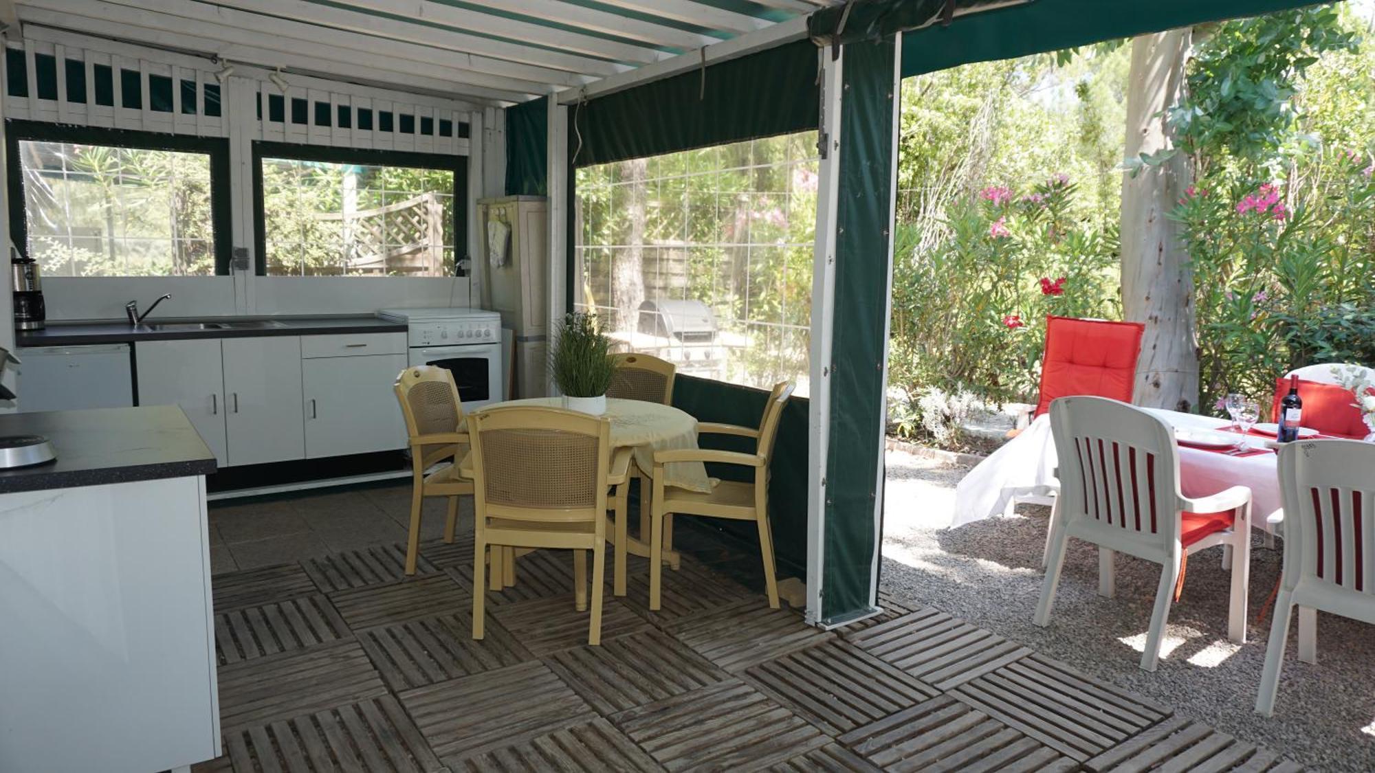 Chalets Met Buitenkeuken Op Camping Lei Suves - Joycasa Roquebrune-sur Argens Pokoj fotografie