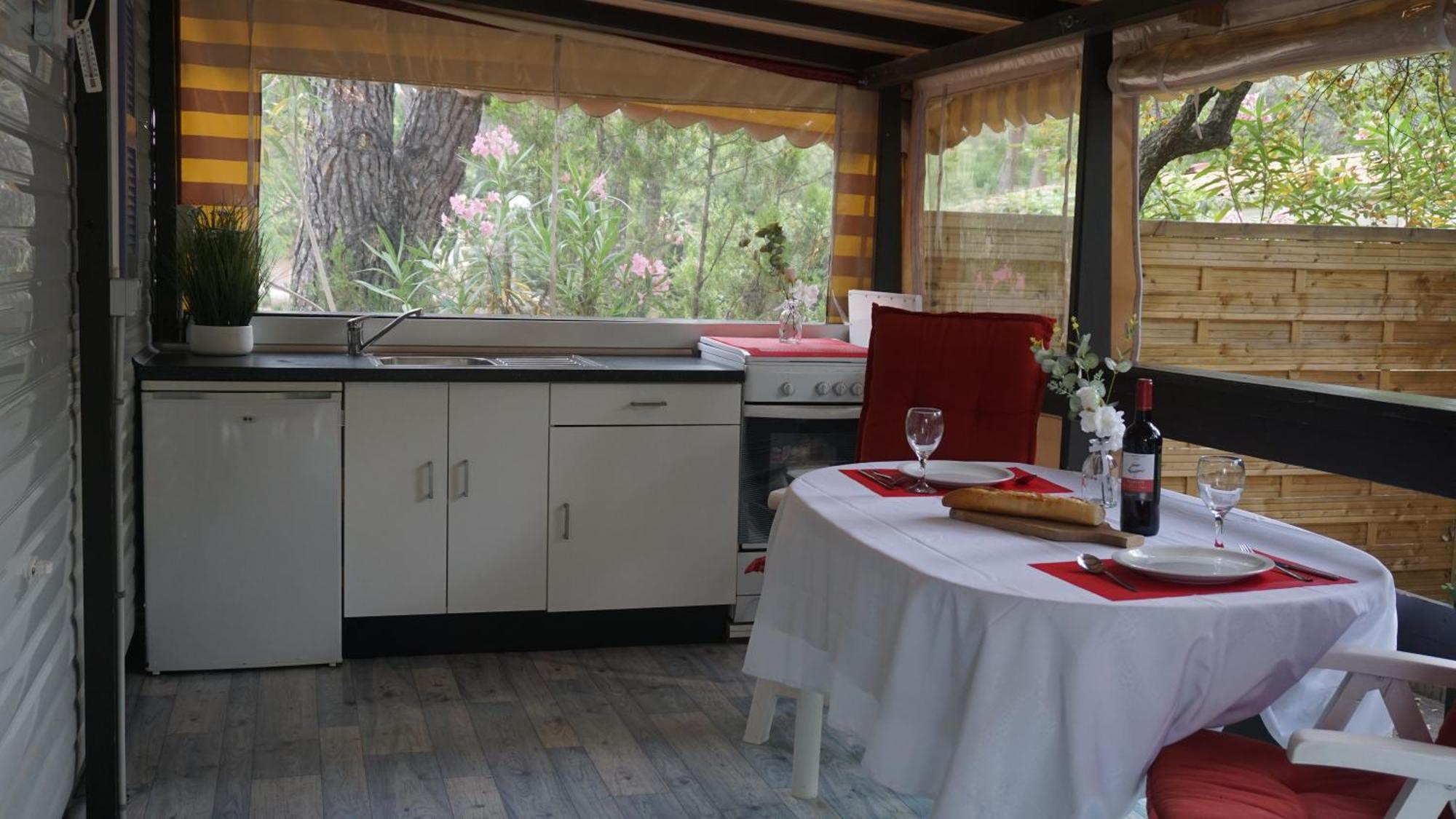 Chalets Met Buitenkeuken Op Camping Lei Suves - Joycasa Roquebrune-sur Argens Pokoj fotografie